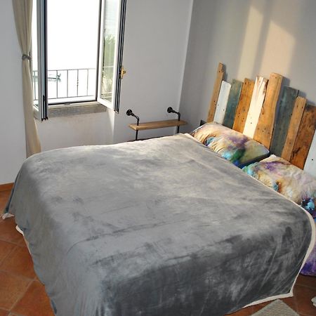 White Garden - Apartment With Access To The Lake เลียร์นา ภายนอก รูปภาพ