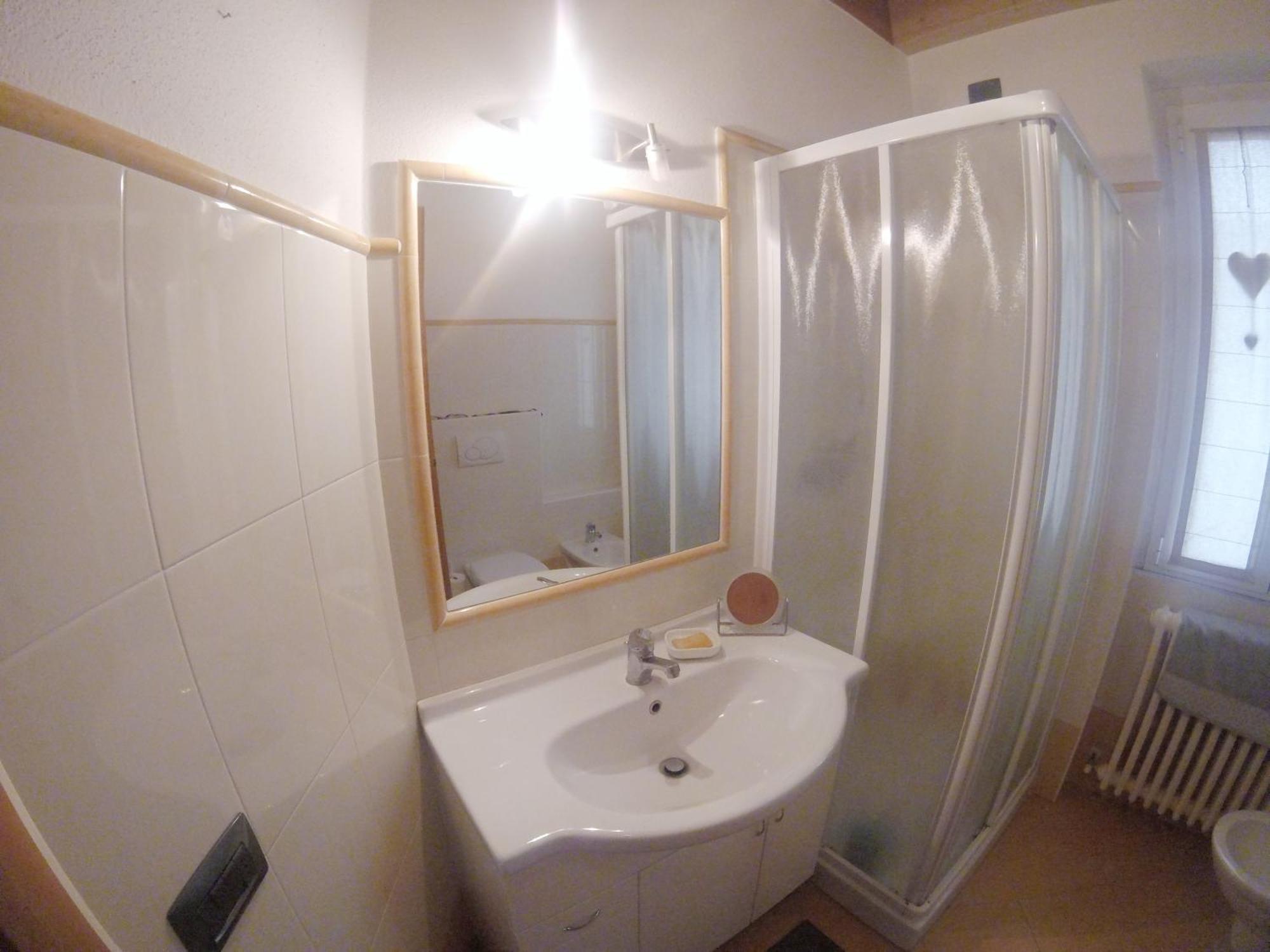 White Garden - Apartment With Access To The Lake เลียร์นา ภายนอก รูปภาพ