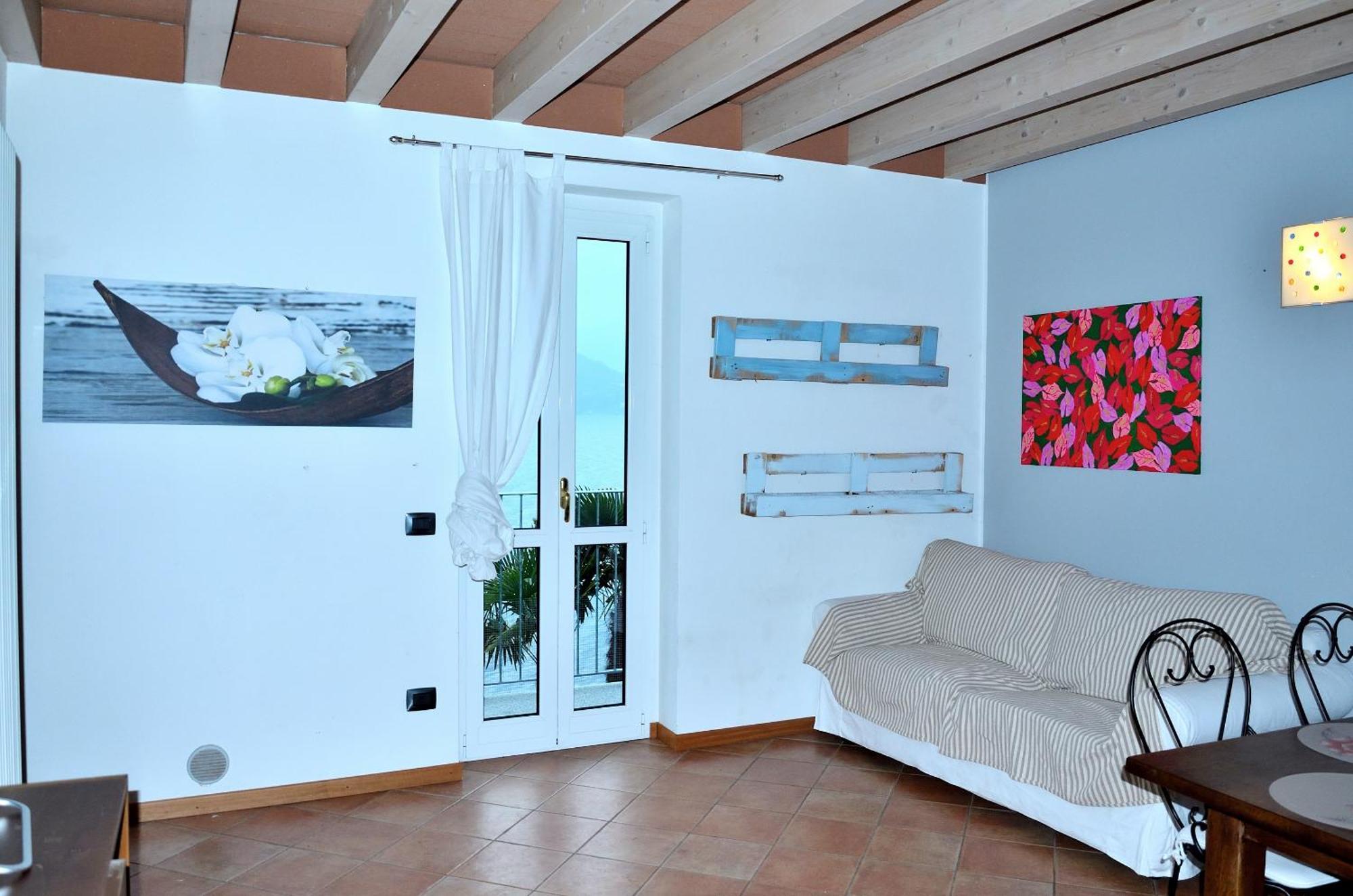White Garden - Apartment With Access To The Lake เลียร์นา ภายนอก รูปภาพ